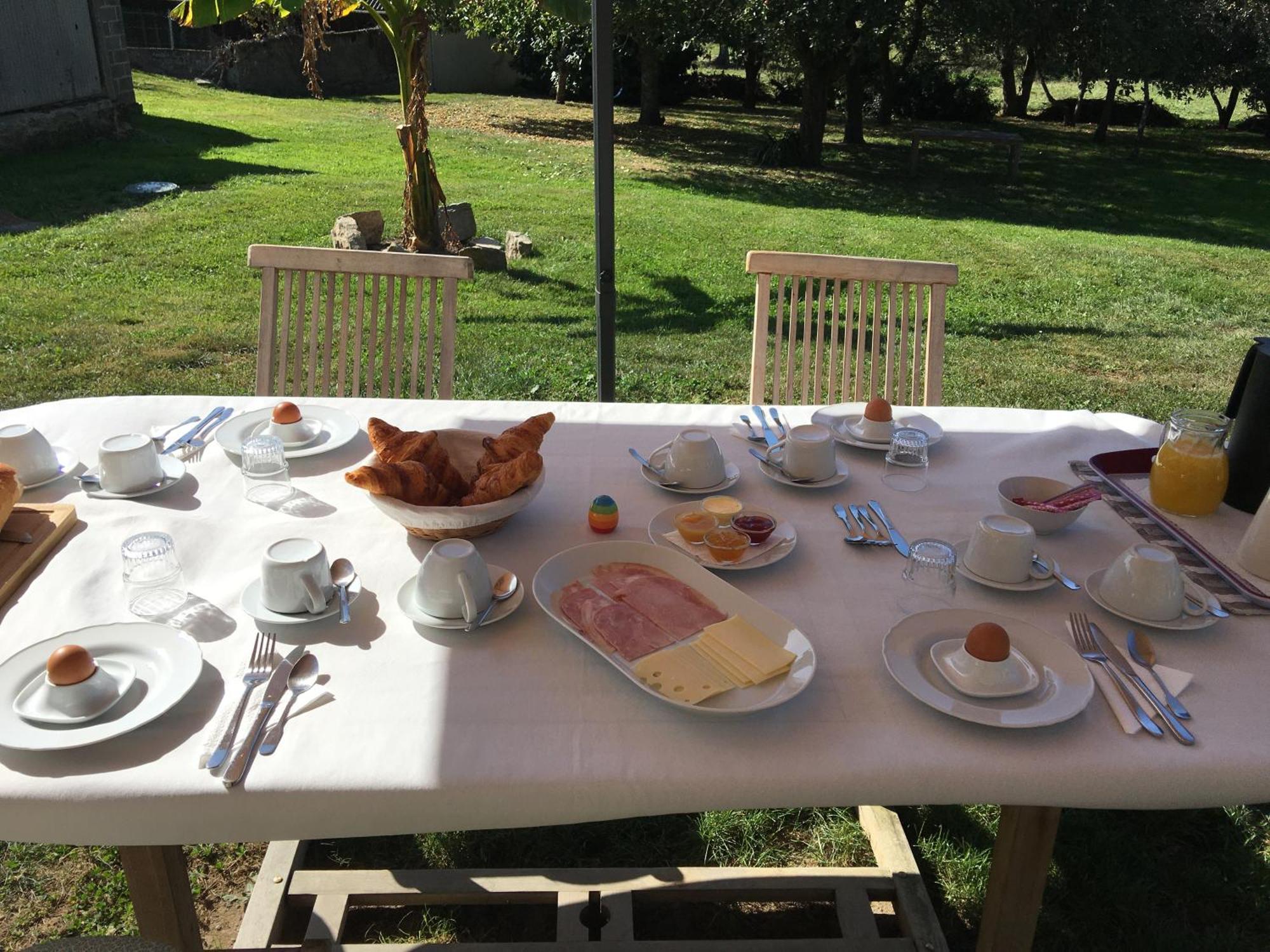 Bed and Breakfast La Mirabelle Saint-Pierre-de-Fursac Esterno foto